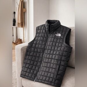 The North Face Black Quilted Vest Size Large Lightweight Zip Up